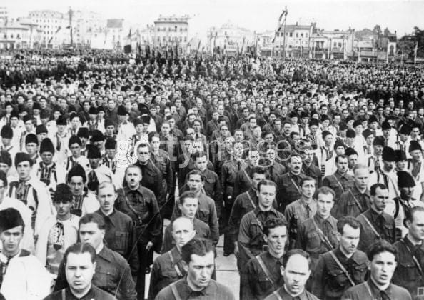Železná garda na náměstí Minai Viteazu v Bukurešti, 10. prosince 1940