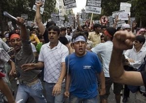 muslim-migrants-demonstrate-in-central-athens