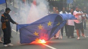 Vlajka EU v ulicích Atén