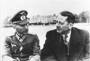 Válečná léta: Carl Schmitt (vpravo) a Ernst Jünger