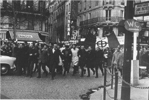 Demonstrace Occident v Paříži roku 1966 (François Duprat uprostřed, v tmavých brýlích)