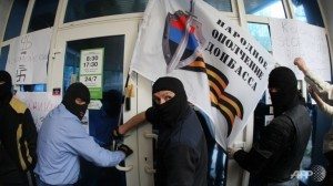 V pondělí 28. dubna 2014 zaútočila skupina 300 prosurkých militantů na pobočku Privatbank, vlastněné židovským oligarchou Ihorem Kolomojským