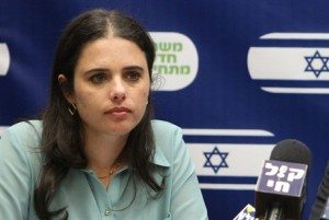 Ajelet Šaked: „Izrael má morální právo zabíjet palestinské matky, protože rodí háďata.“
