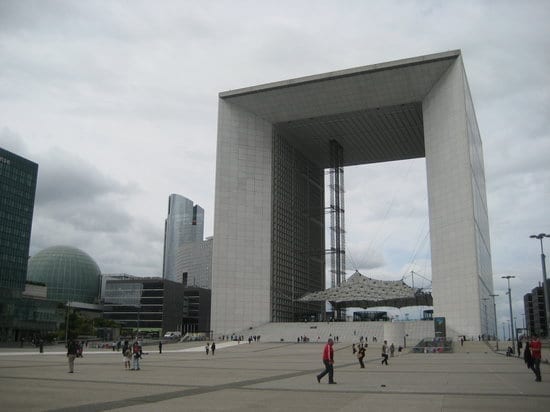 La Grande Arche (Velký oblouk) ve čtvrti La Défense