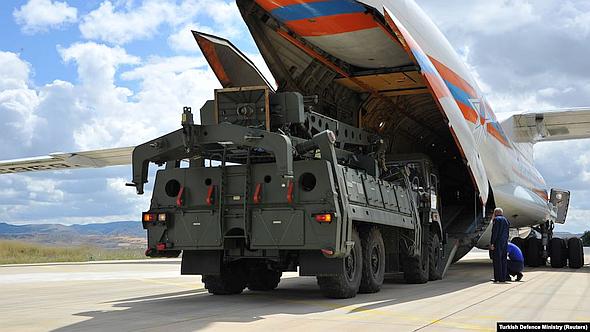 Proměnlivé aliance: Turecko obdrželo ruský protivzdušný raketový systém S-400