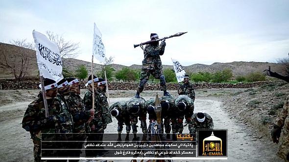 Tálibán ve výcvikovém táboře nesoucím jméno Mohamedova společníka a velitele armády rášidského chalífátu Zubayra Ibn al-Awáma