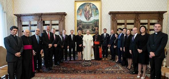 Údajný „nový vůdce globální levice“ papež František se zástupci Koalice pro inkluzivní kapitalismus, vedené Lynn Forester de Rotschildovou