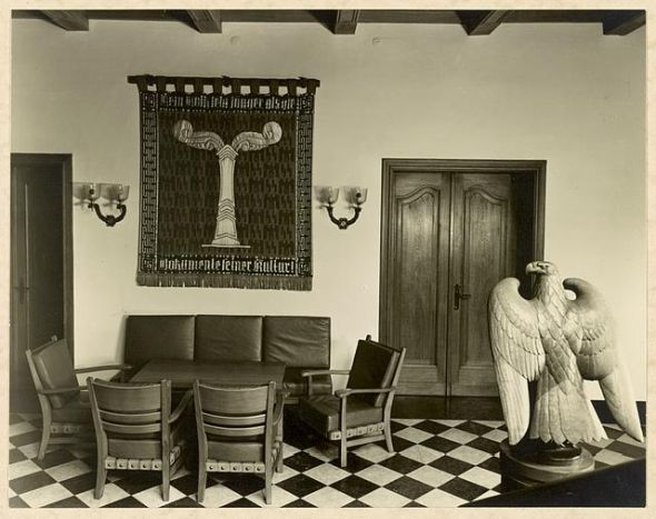 Interiér s Irminsulem